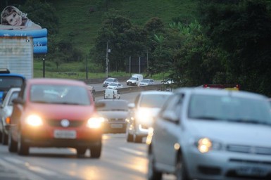 FAROL-BAIXO-DURANTE-O-DIA-PASSA-A-SER-OBRIGATÓRIO-EM-RODOVIAS-BRASILEIRAS