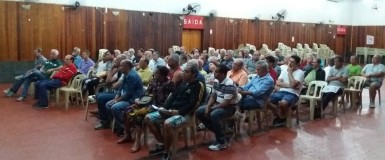 na-plateia-entre-outros-na-1a-fila-ao-alto-a-esquerda-o-macedo-o-amaro-e-o-salvador-iellamo-capo-de-tutti-capi